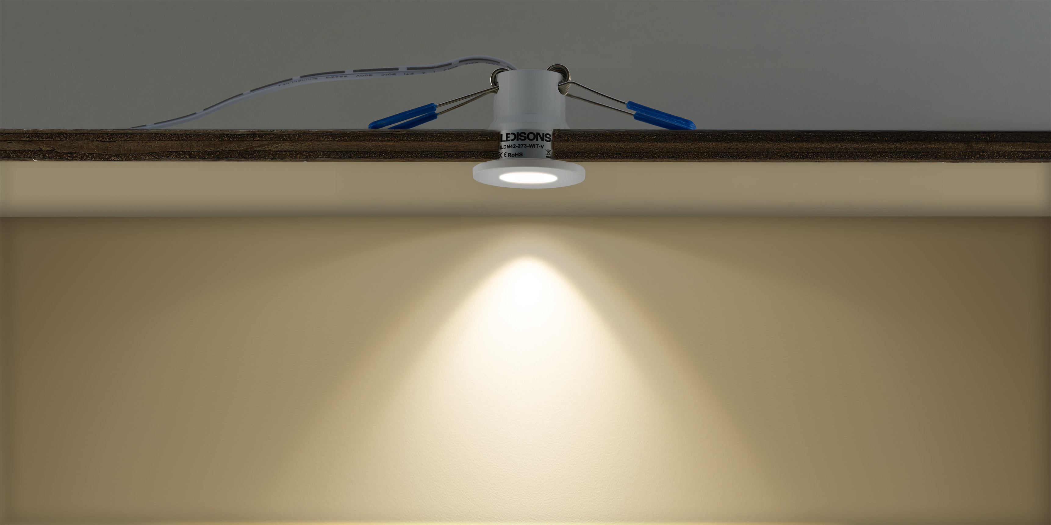 Mini LED Einbaustrahler mit schmalem Lichtkegel fuer gerichtete Beleuchtung